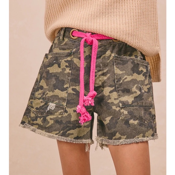 BiBi Pants - Bibi Camo Print Women's Shorts with Pink Belt NWT New Size Medium